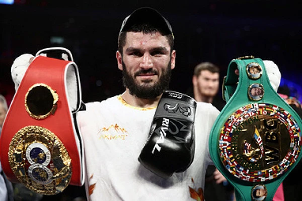 Чемпион мира по боксу Бетербиев заразился коронавирусом